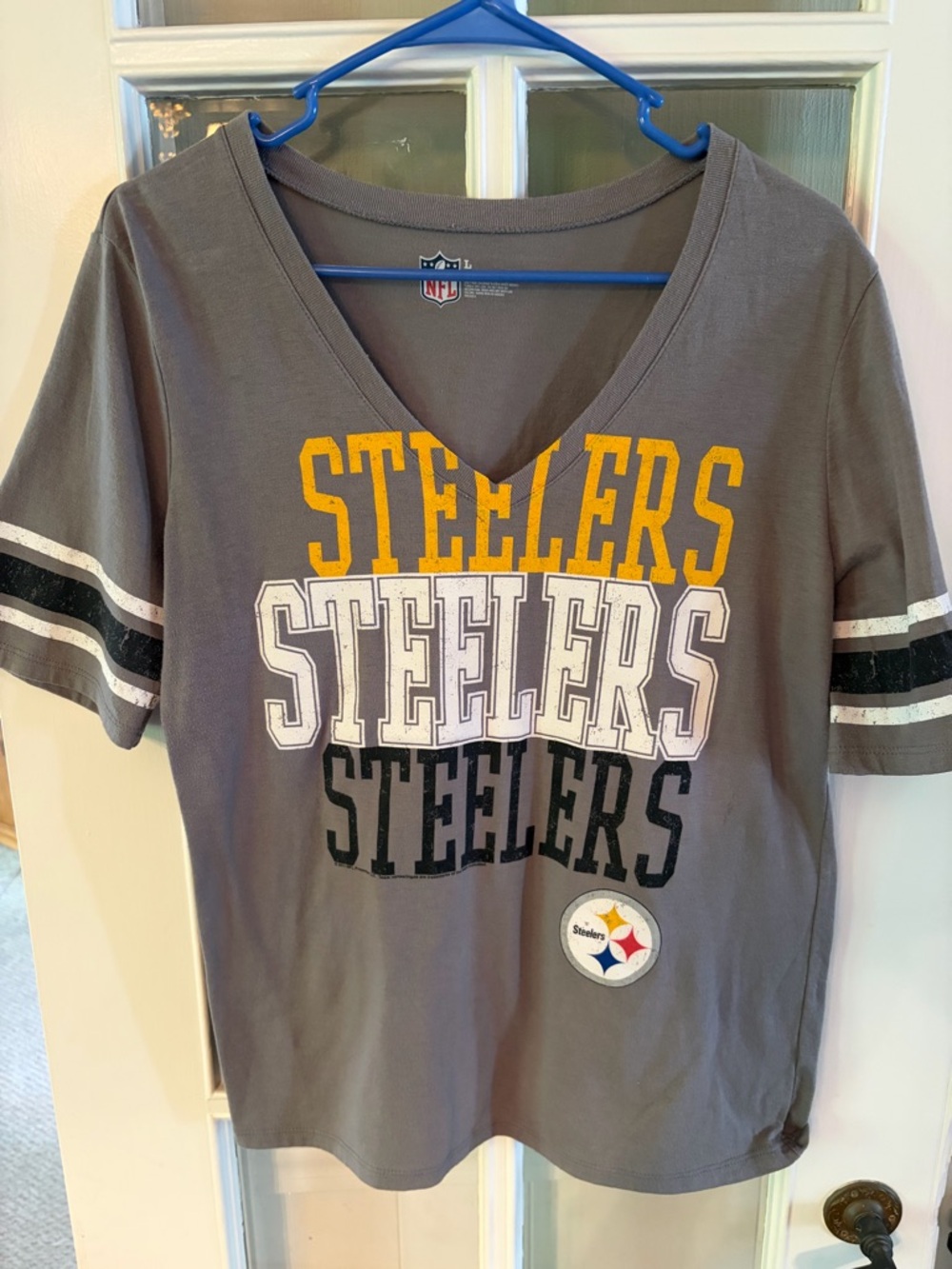 NFL Pittsburgh Steelers Short-Sleeve V neck Tee with Team Shield Print